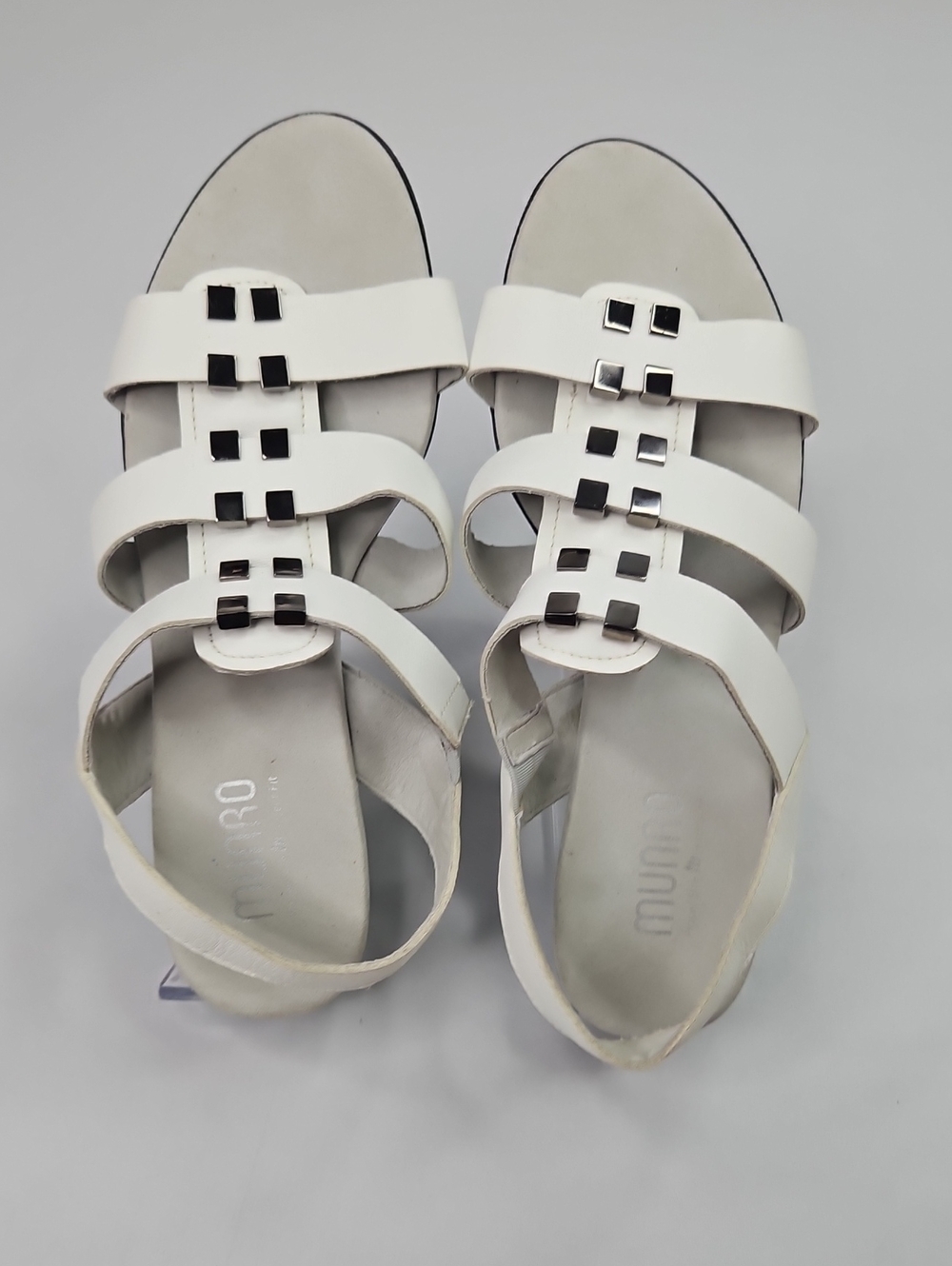 Munro White Strappy Leather Sandals with Metal Accent Size 9W